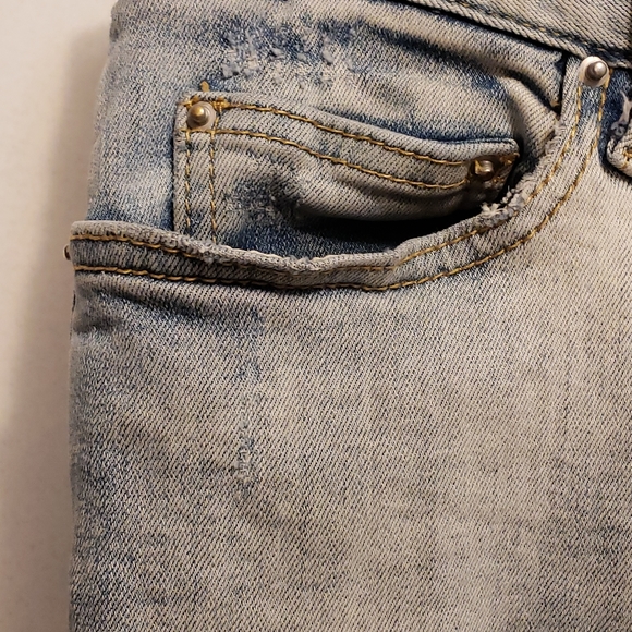 MNML Button-fly zipper, detail @ ankle, light wash. Labeled size 30 - Picture 4 of 9